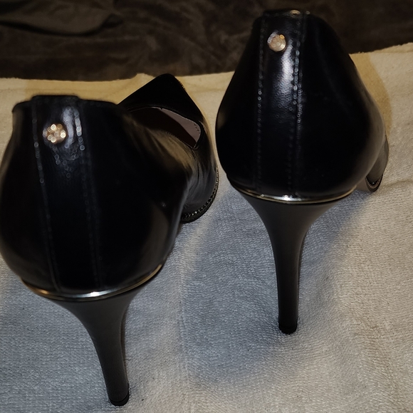 Shoes - Picture 2 of 4